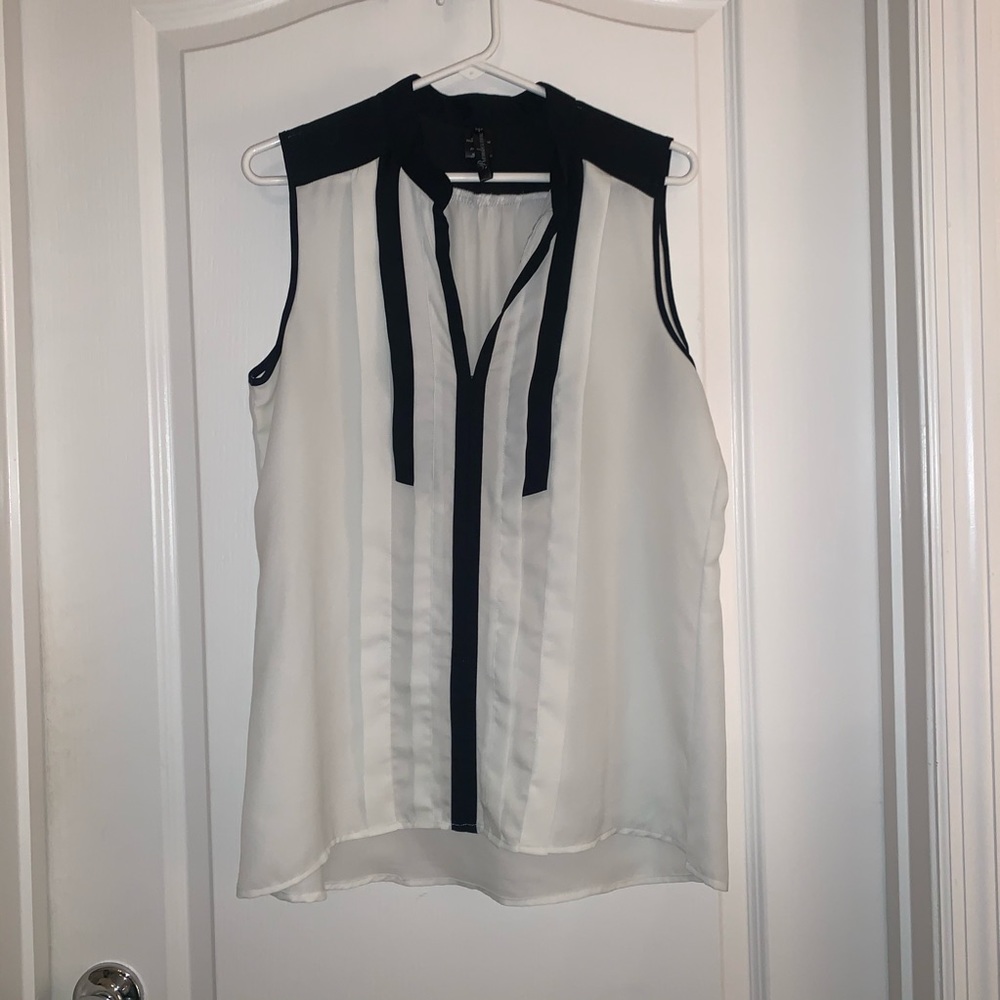 Sleeves ladies tuxedo style top.